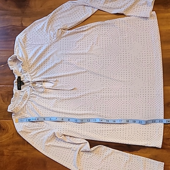 Banana Republic Ruffle tie-neck Spotted Blouse - Picture 5 of 9